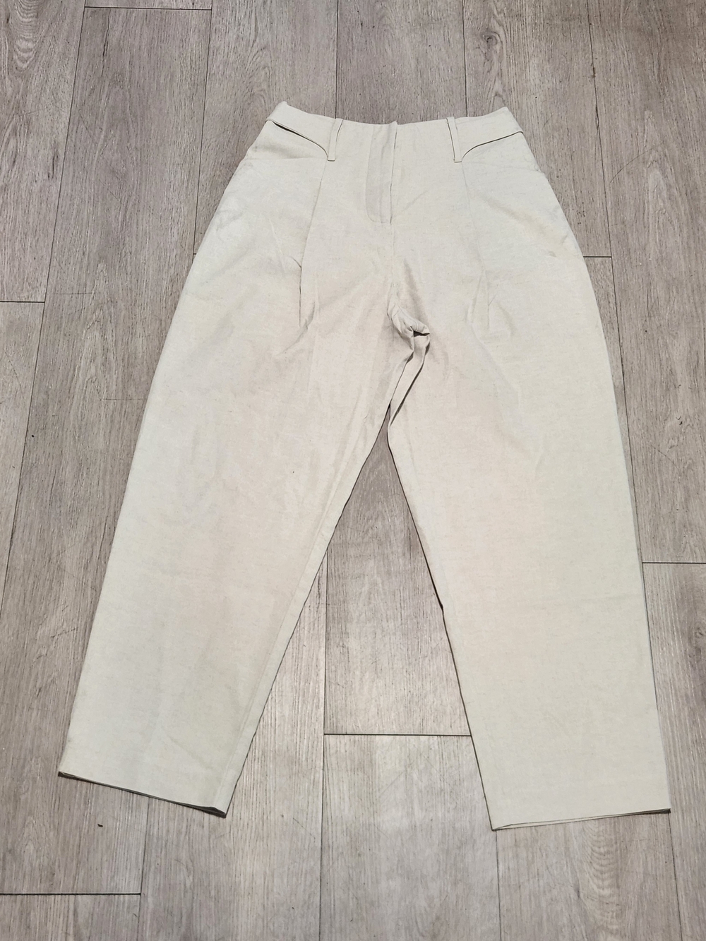 NWT Neiwai Highwaist Tapered Pleated Trousers Cloud Gray Beige Size S US
